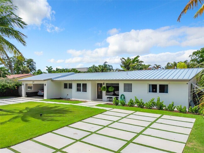 Building Photo - 2825 NE 22nd St