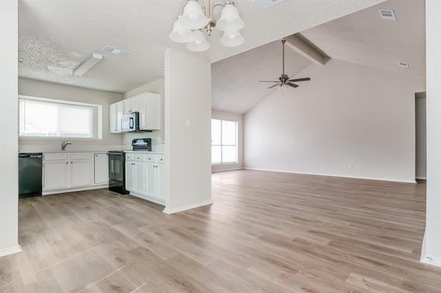 Foto del edificio - 900 Blewitt Dr