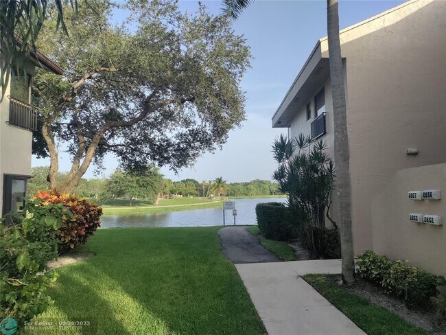 Building Photo - 2852 Carambola Cir