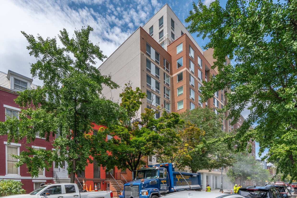 150 S Portland Ave - Hanson Place Community Plaza