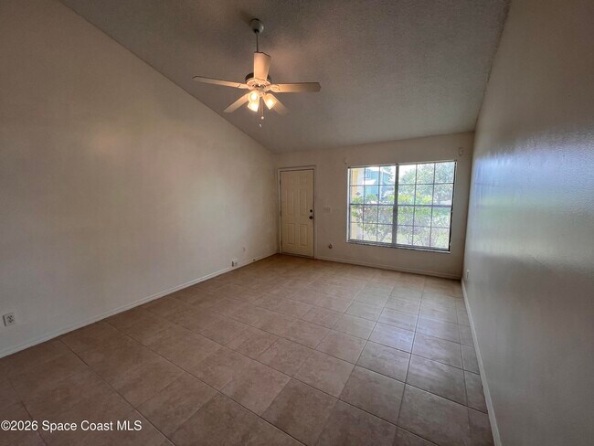 Building Photo - 818 7 Gables Cir SE