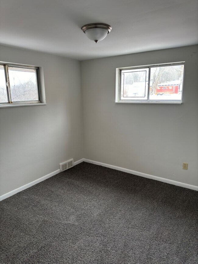 Building Photo - Delightful 2bd 1 1/2ba Single Family Home ...