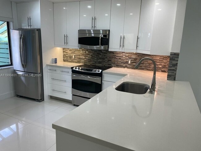 Foto del edificio - 454 Lakeview Dr