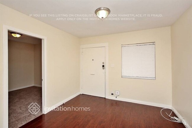 Building Photo - 1522 W 60th St