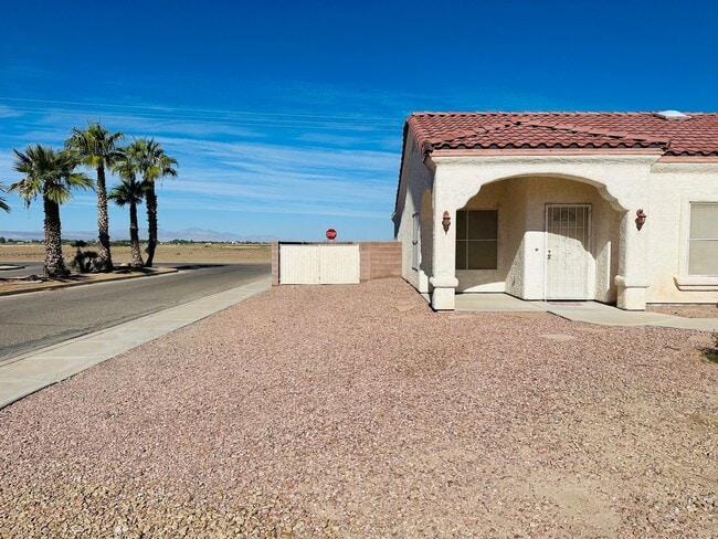 Foto del edificio - Charming 3-Bed, 2-Bath, 2-Car Garage with ...