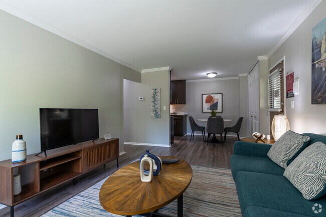 El apartamento Hemingway de 2 habitaciones y 1 baño - 725 pies cuadrados - Sala de estar - Shoreview Apartments