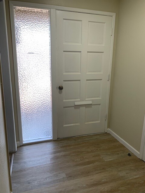 Foto del edificio - 1420 Village Ct