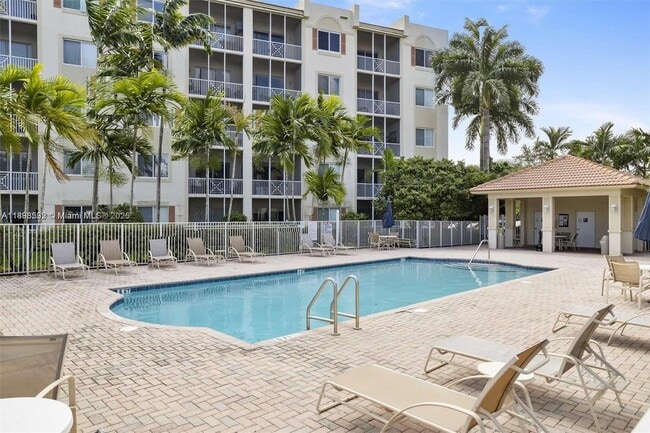 Foto del edificio - 3500 Oaks Clubhouse Dr
