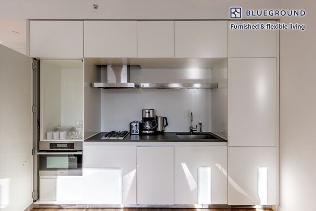 Foto del edificio - 70 W 45th St
