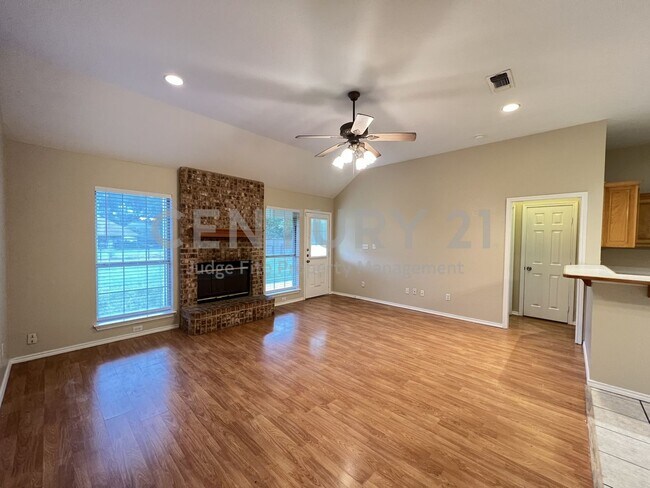 Building Photo - Charm-Filled 3/2/2 in Springtown ISD For Rent!