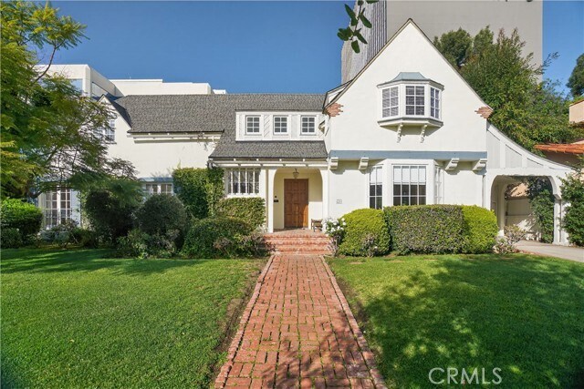 Foto del edificio - 6211 Warner Dr