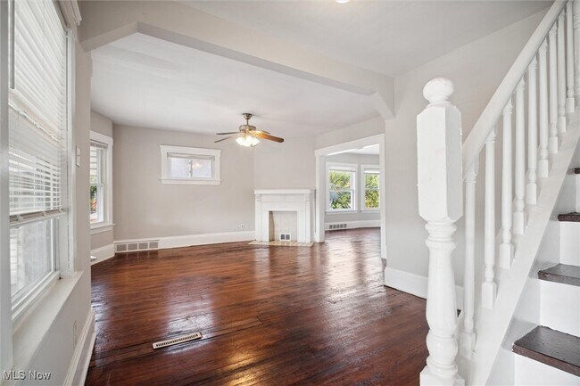 Foto del edificio - 2082 W 100th St