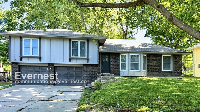 Foto principal - 3-Bedroom Home with Modern Amenities and C...