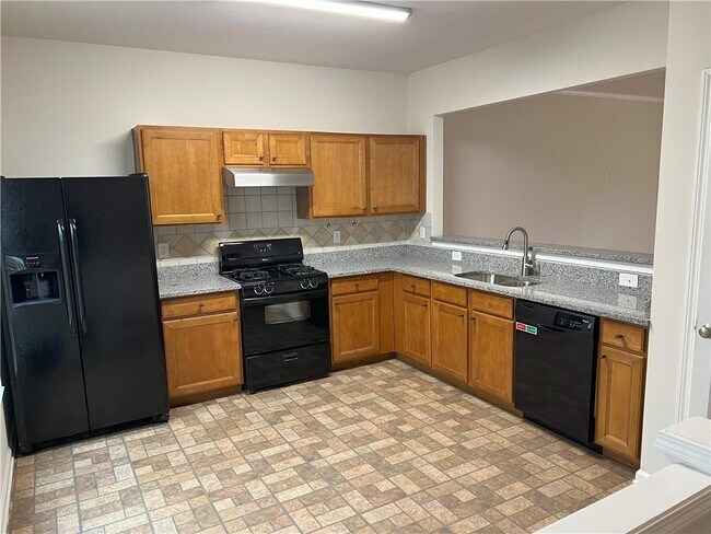 Building Photo - 916 Prestwyck Ct