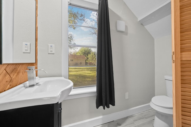 Foto del edificio - 8050 Tavenor Ln