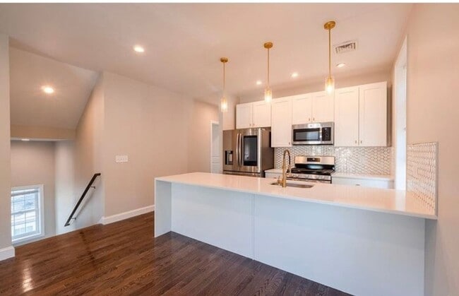 Photo - 118 Radcliffe Ave Apartment