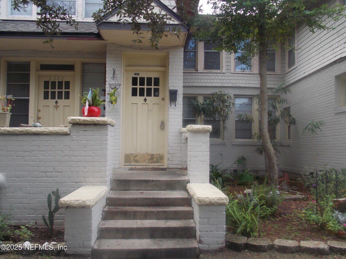 Primary Photo - 2304 College St