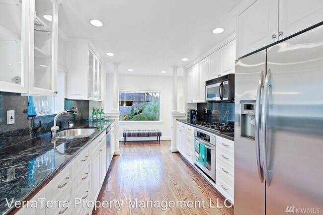 Foto del edificio - 3 br, 2 bath House - 2702 4th Ave W