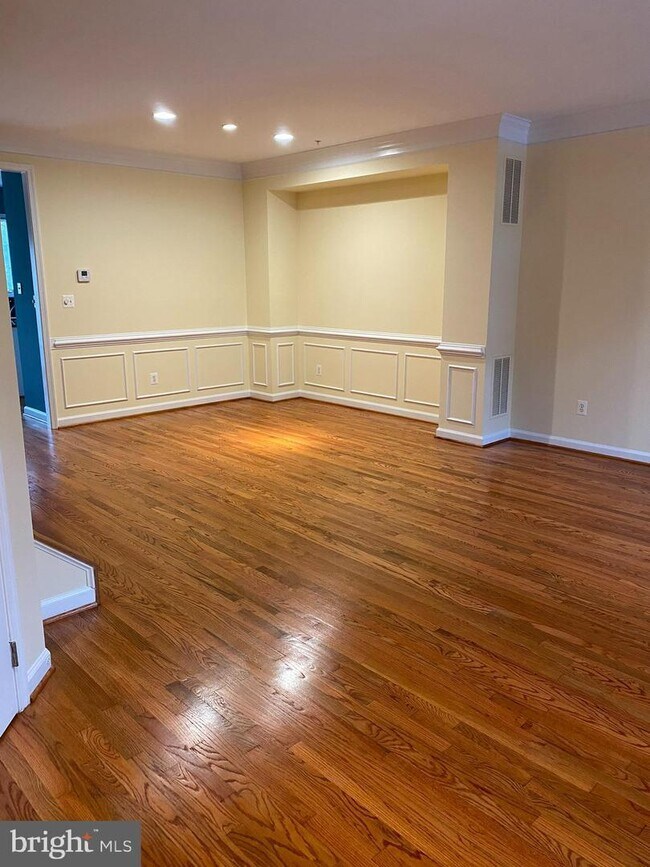 Foto del edificio - 8865 Ashgrove House Ln