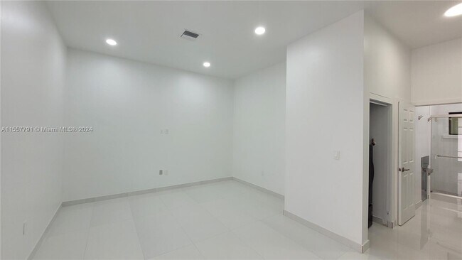Building Photo - 14401 SW 48th Ct