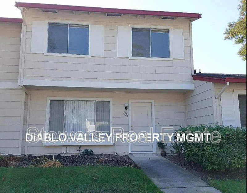 Primary Photo - 1526 Spring Valley Cmn