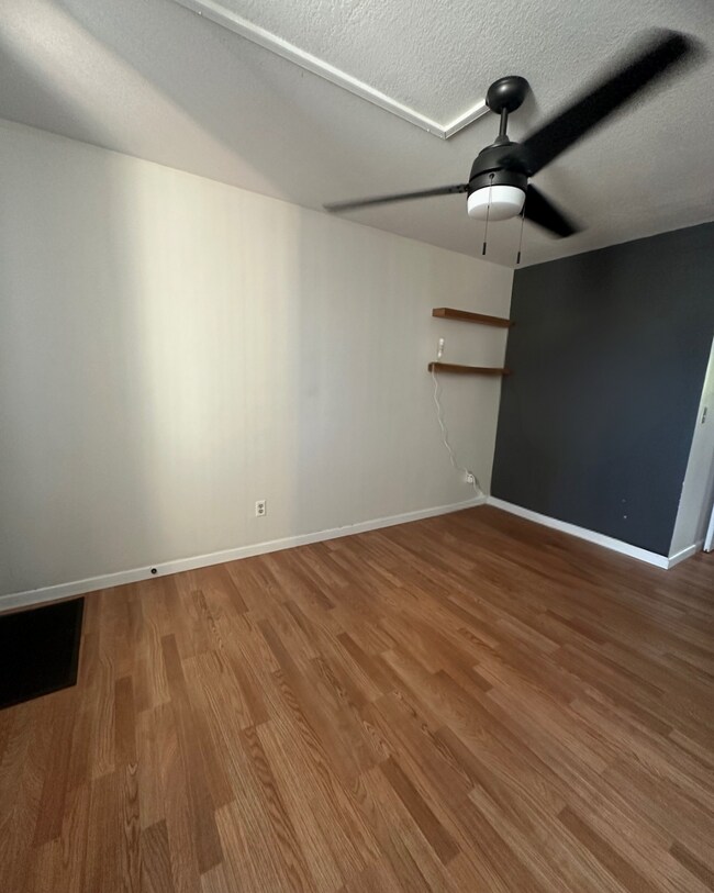 Entryway - 1107 Acacia Rd