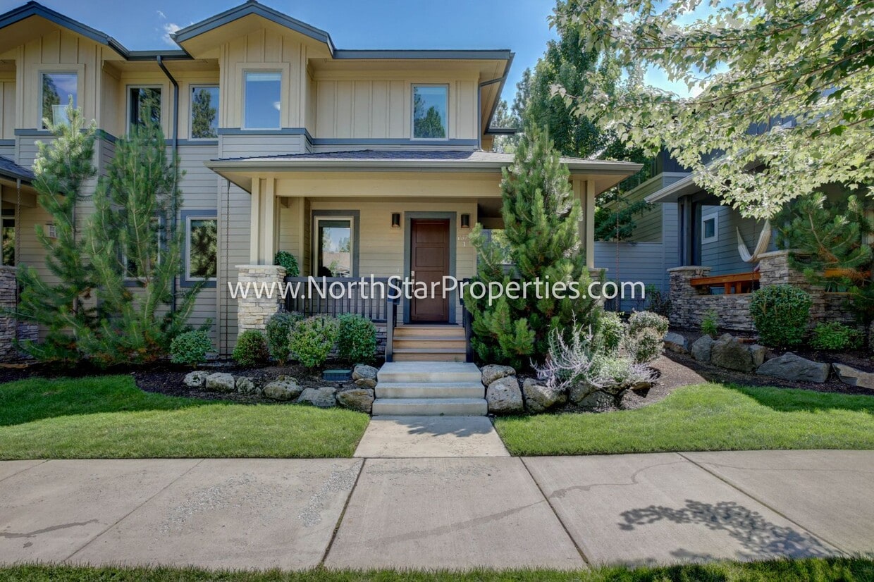 Primary Photo - Town home located in west side Bend