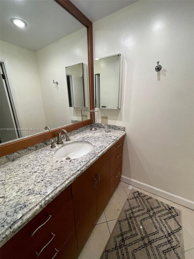 Building Photo - 4000 N Hills Dr
