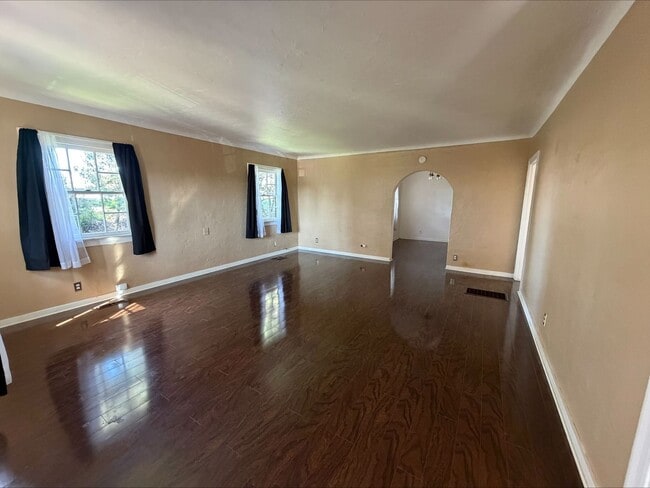 Building Photo - 564 44th St