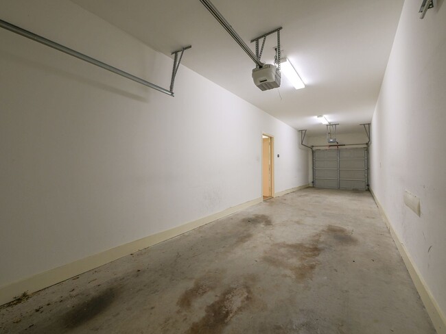 Building Photo - Two Bedroom, 2.5 Bath Gated Condo, blocks ...