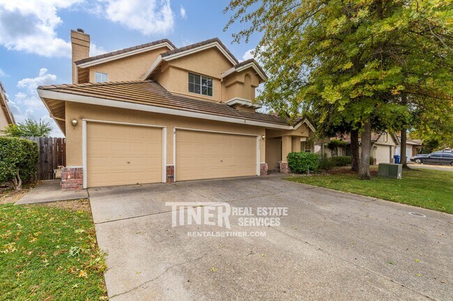 Building Photo - Spacious Vinyard Home