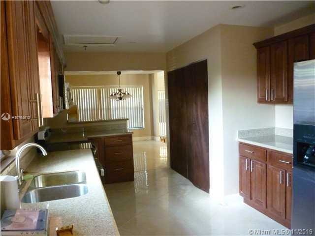Building Photo - 7511 SW 26th Ct