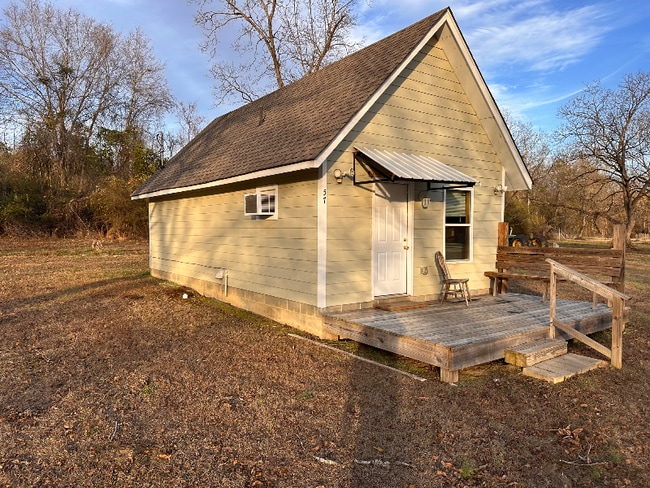 Building Photo - 57 Lee Road 735