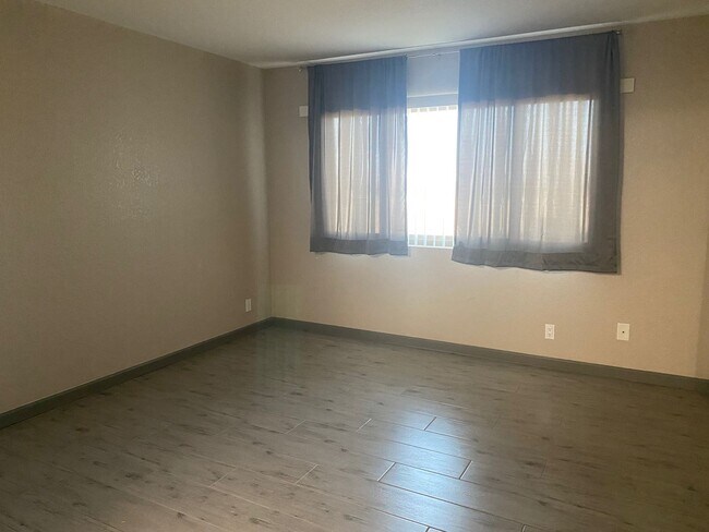 Foto del edificio - 2 Bedroom - 2 Bath Condo