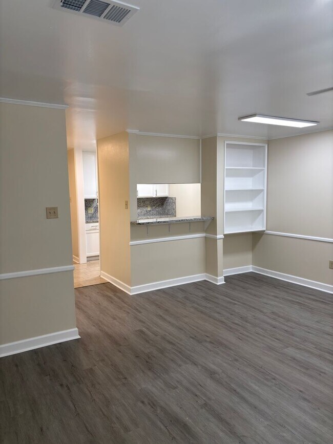 Foto del edificio - 8144 Jefferson Park Dr