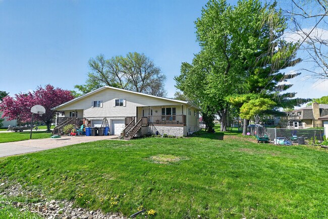 Foto del edificio - 7827 Clinton Rd