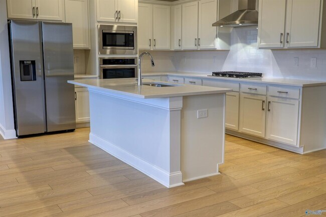 Building Photo - 102 Clift Crk Dr