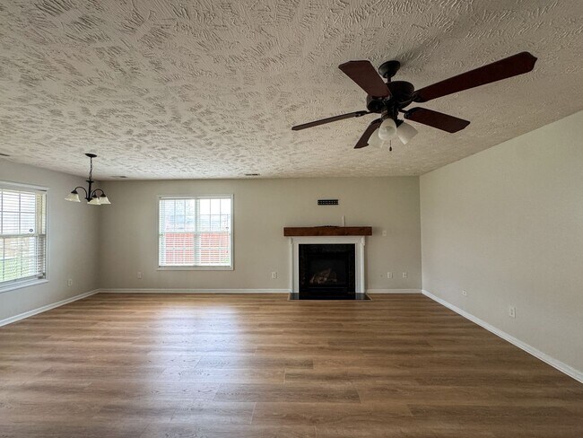 Foto del edificio - Lovely 3 Bed 2 Bath Fayetteville Home with Fenced Yard