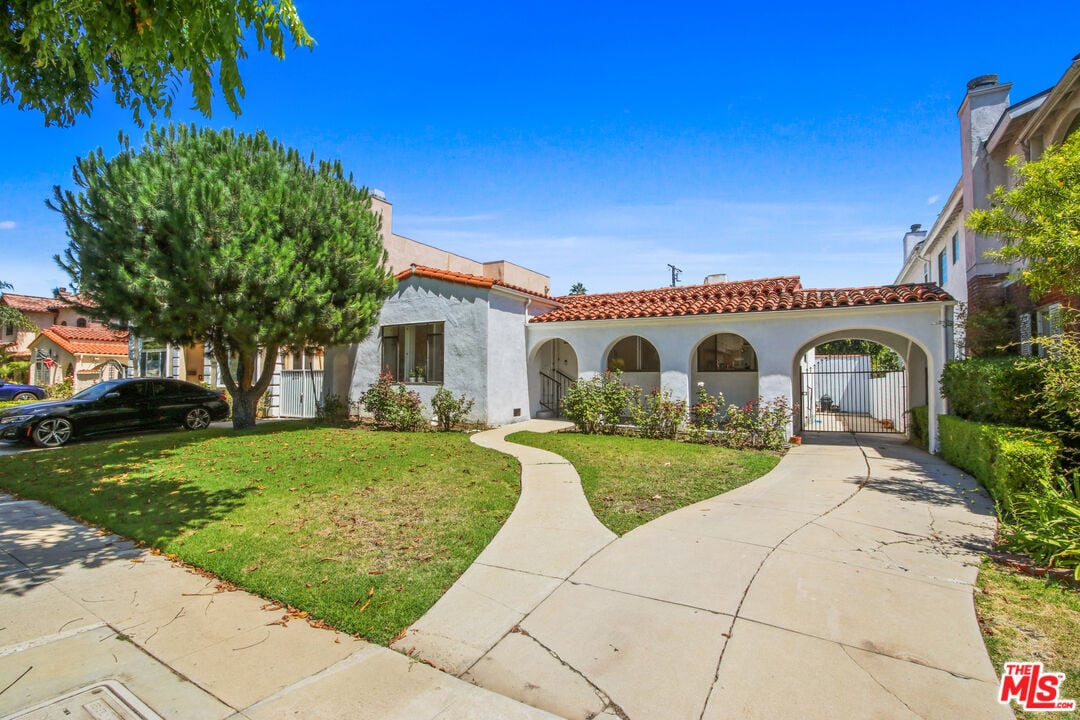Foto principal - 352 S Wetherly Dr