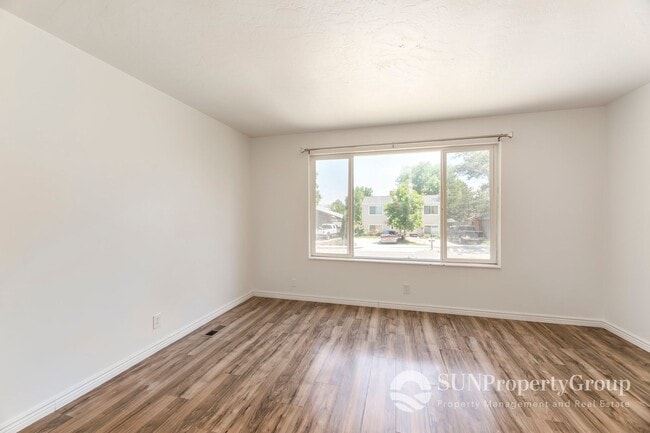 Building Photo - Updated Duplex In Great West Valley Area