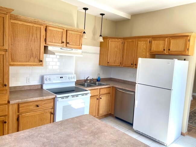 Building Photo - 305 8th Ave S