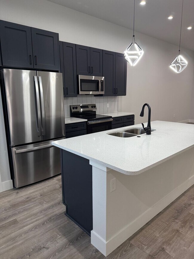 Foto del edificio - Brand new 3/2/2 with fenced in yard and a screened in porch!