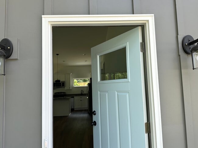 Building Photo - 1601 Auburn St