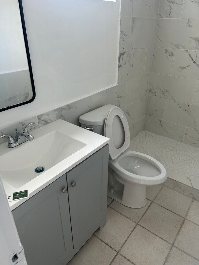 Foto del edificio - 244 Melrose Dr