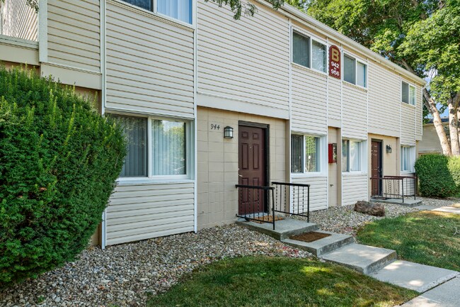 Foto del edificio - 944 S Curtis Rd