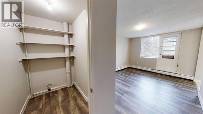 Building Photo - 9932-9105 105 Ave