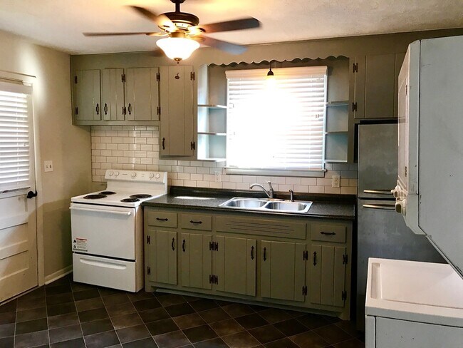 Building Photo - East Nashville Duplex