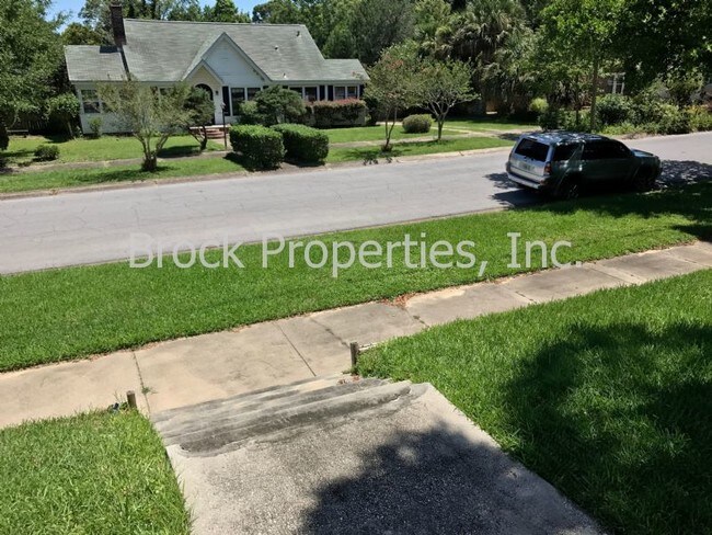 Building Photo - 1826 E Lee St