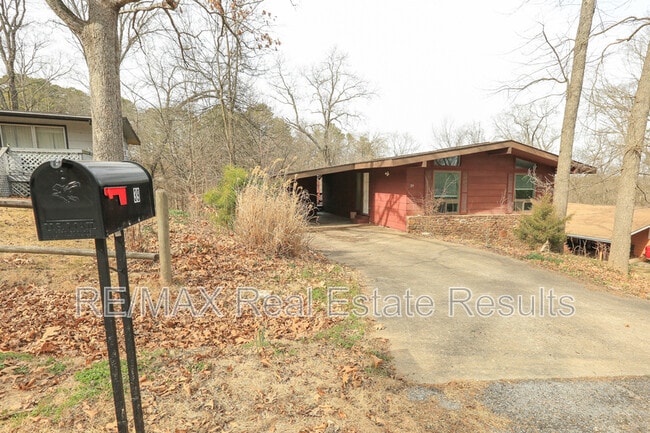 Foto del edificio - 39 Sheneman Dr