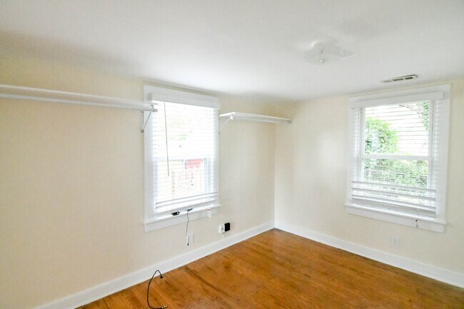 Foto del edificio - 1 BR Belmont Area Cottage Private Corner lot